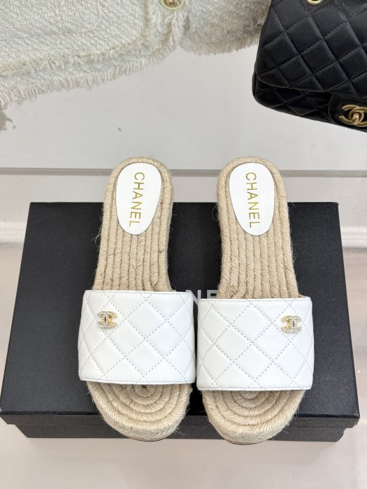 Шлепанцы женские фото 4