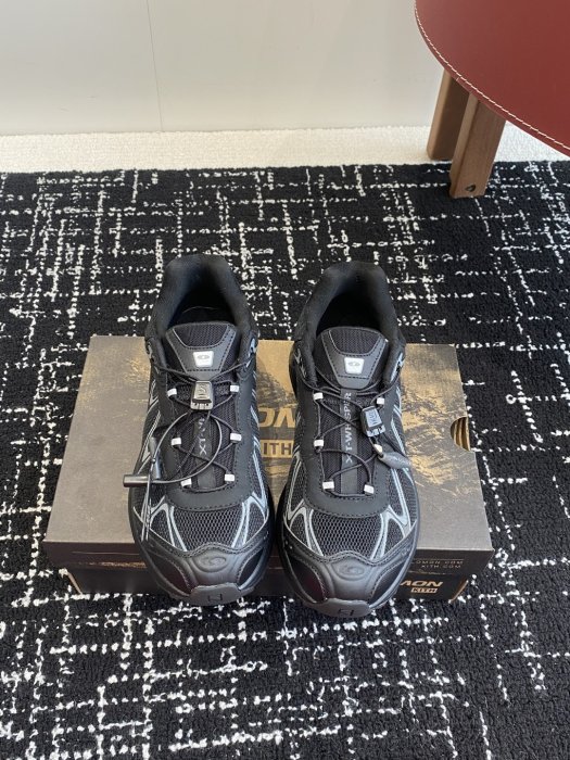 Sneakers women's SALOMON XT WHISPER