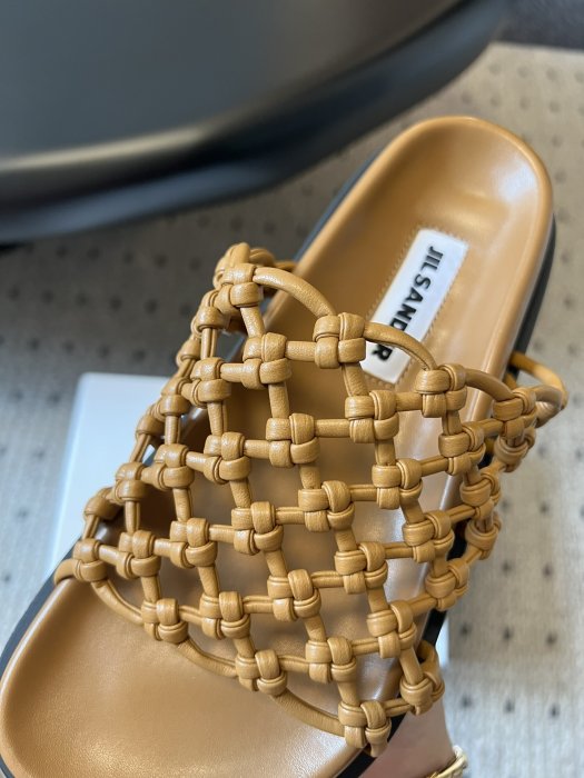 Шльопанці жіночі фото 9