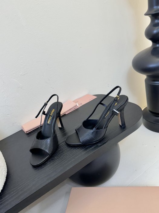 Босоножки фото 3