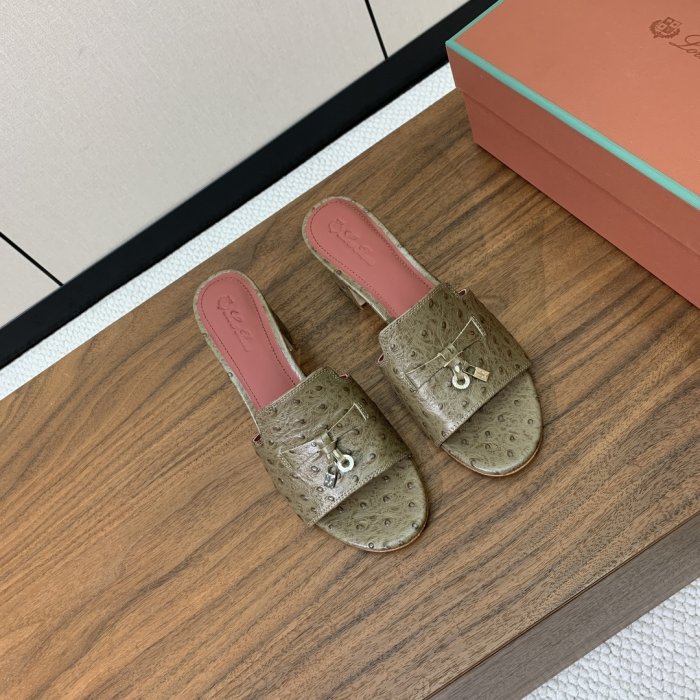 Шлепанцы фото 3