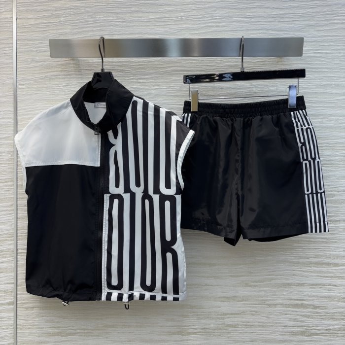 Костюм женский