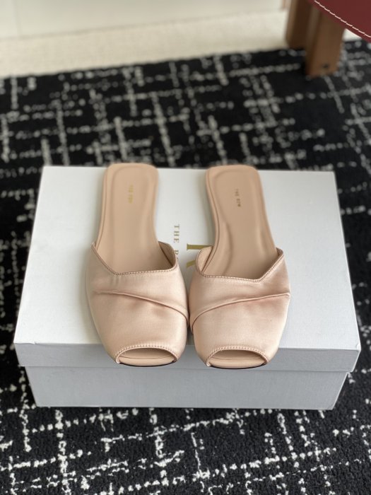 Шлепанцы женские