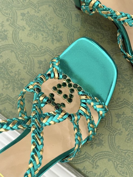 Босоножки фото 7