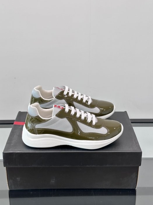 Кросівки чоловічі