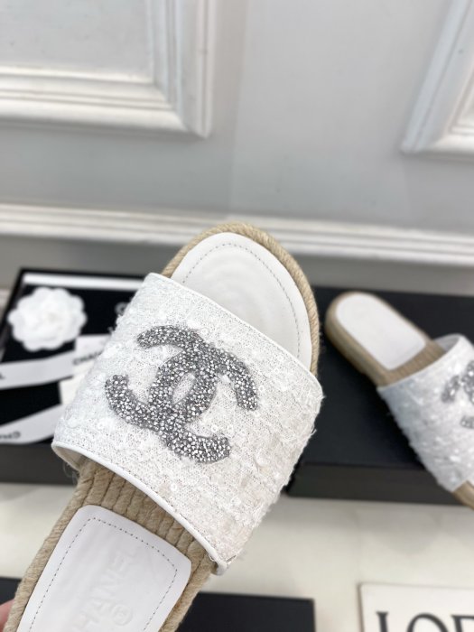 Шлепанцы женские фото 6