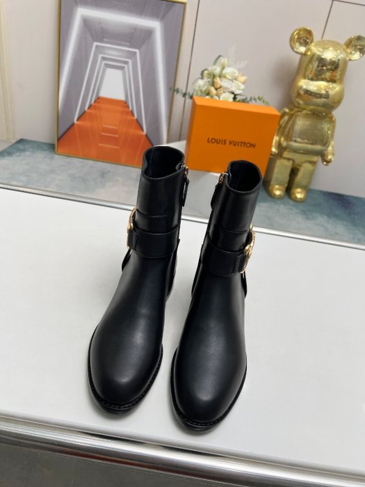 Boots women's