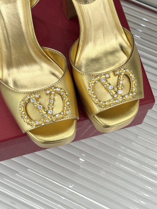 Босоножки фото 7