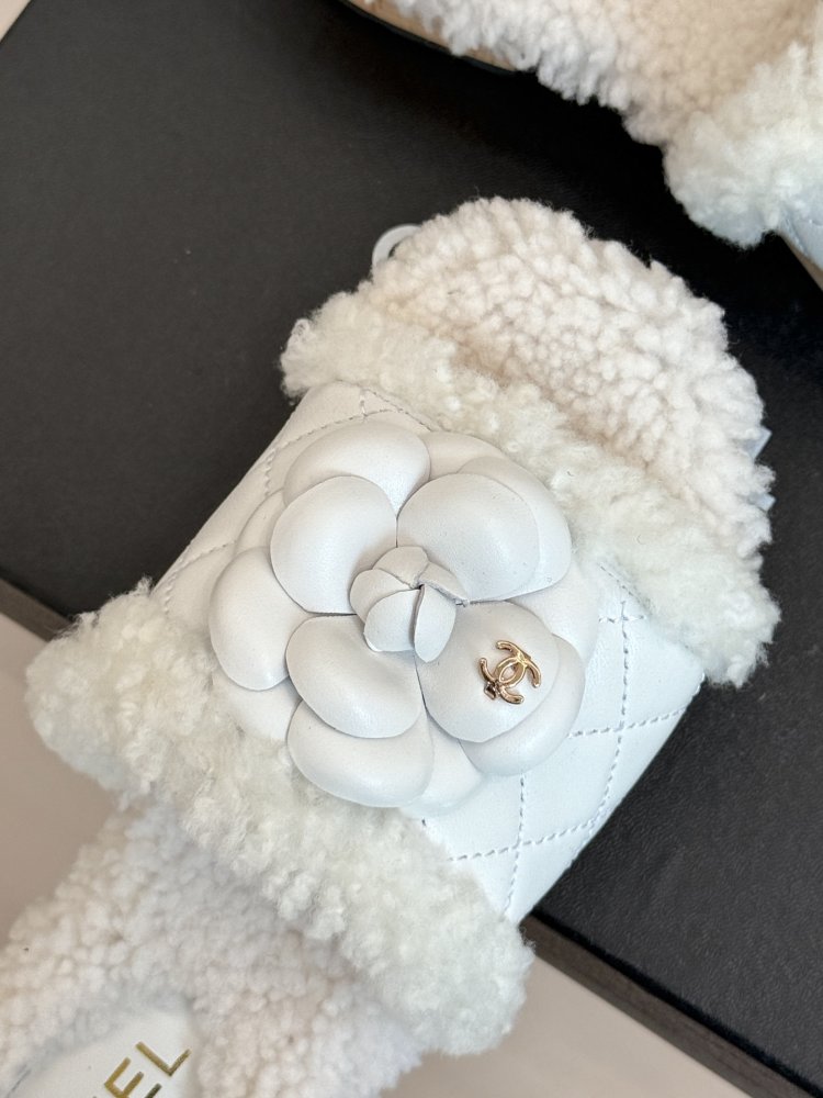 Шлепанцы женские фото 7