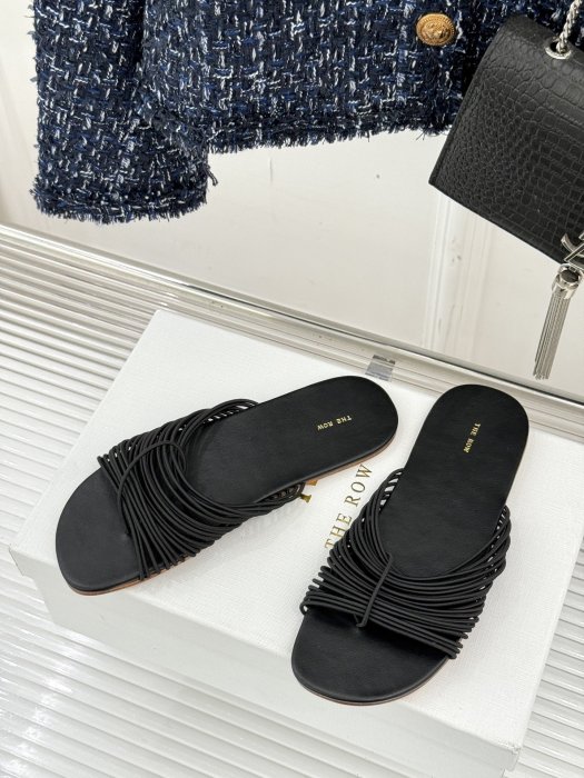 Шлепанцы женские фото 2