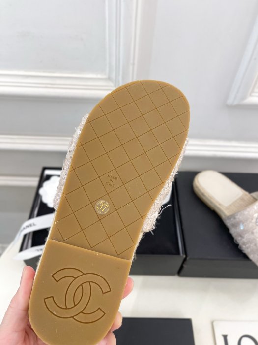 Шлепанцы женские фото 9