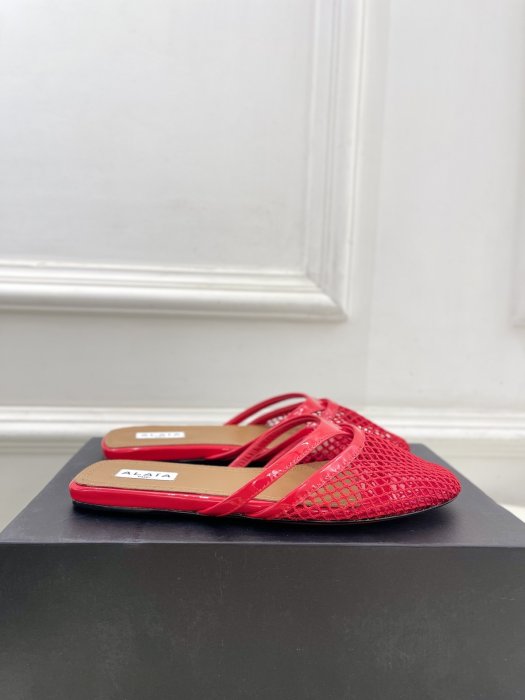 Шлепанцы женские фото 4