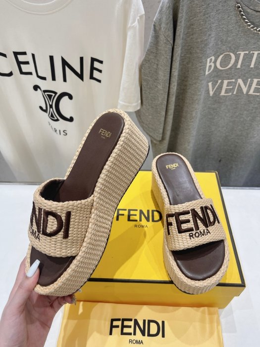 Шлепанцы фото 2