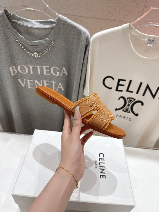 Шлепанцы женские фото 5