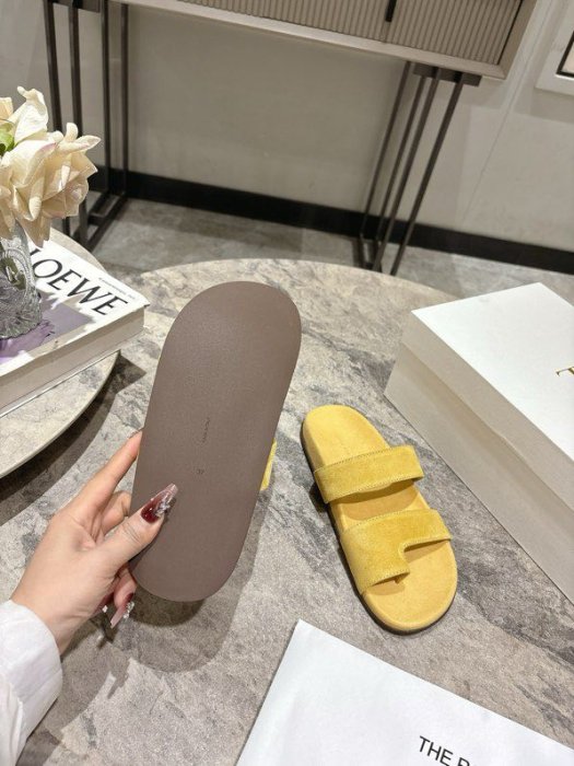 Шлепанцы женские фото 7