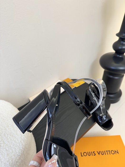 Босоножки фото 6