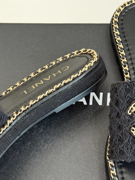 Шлепанцы женские фото 6