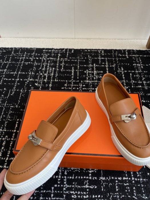 Лоферы кожаные женские фото 7