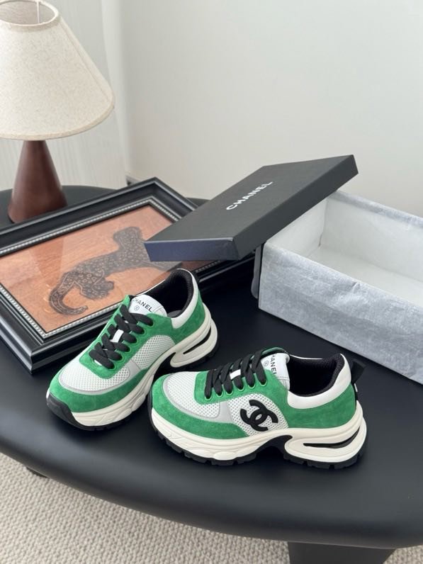 Кроссовки женские фото 4