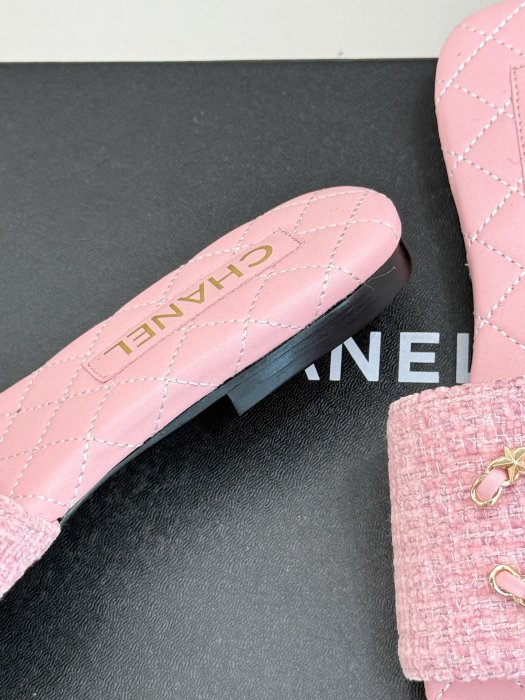 Шлепанцы женские фото 6