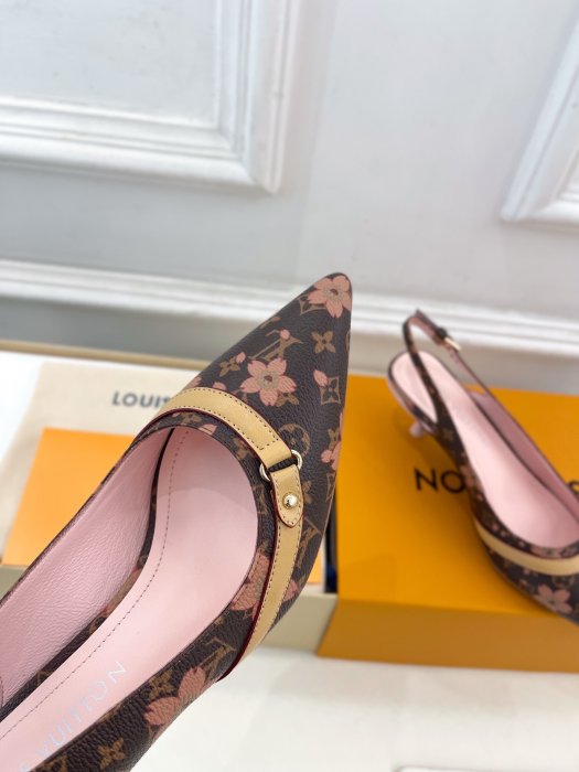 Босоножки фото 6