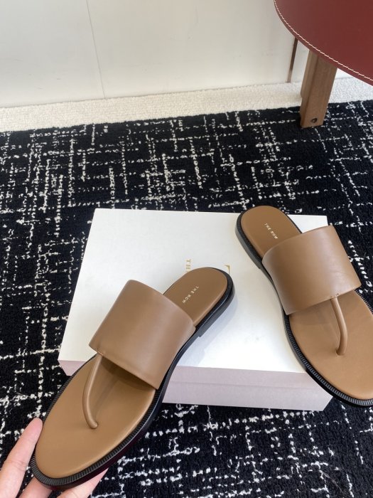 Шлепанцы женские фото 7