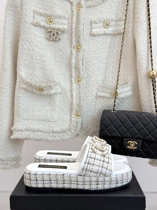 Шлепанцы женские