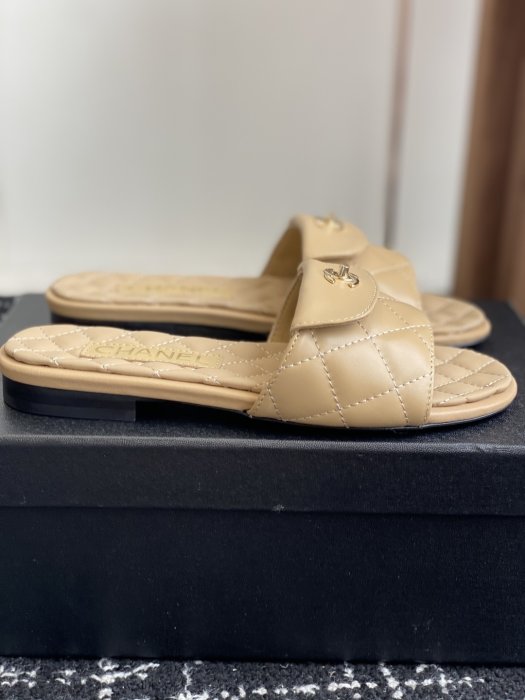 Шлепанцы женские фото 2