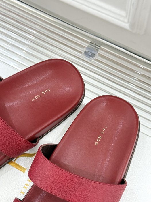 Шлепанцы фото 8