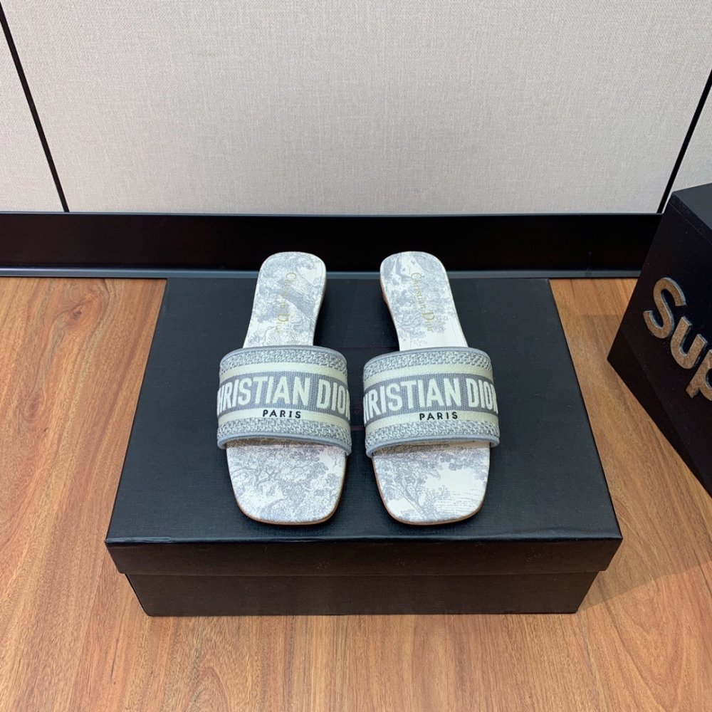 Шлепанцы женские