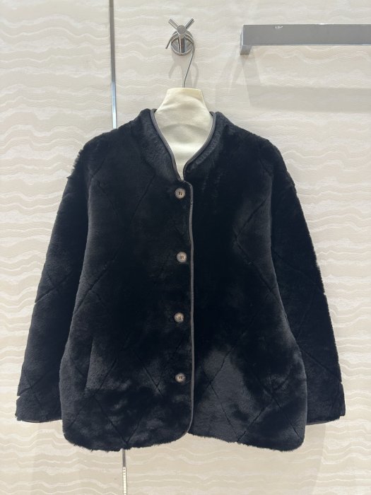 Fur coat women's from natural fur мериноса