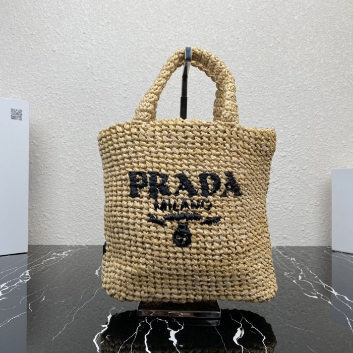 A bag wicker of рафии 24 cm