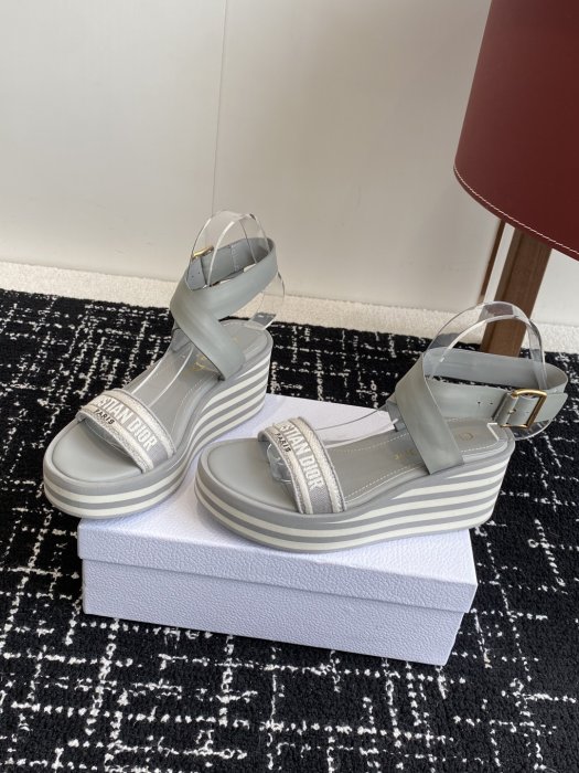 Sandals фото 3