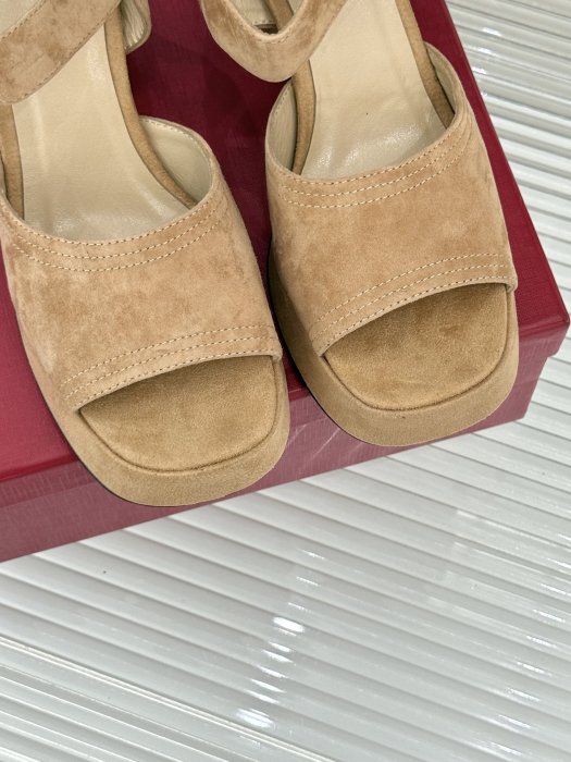 Босоножки фото 7