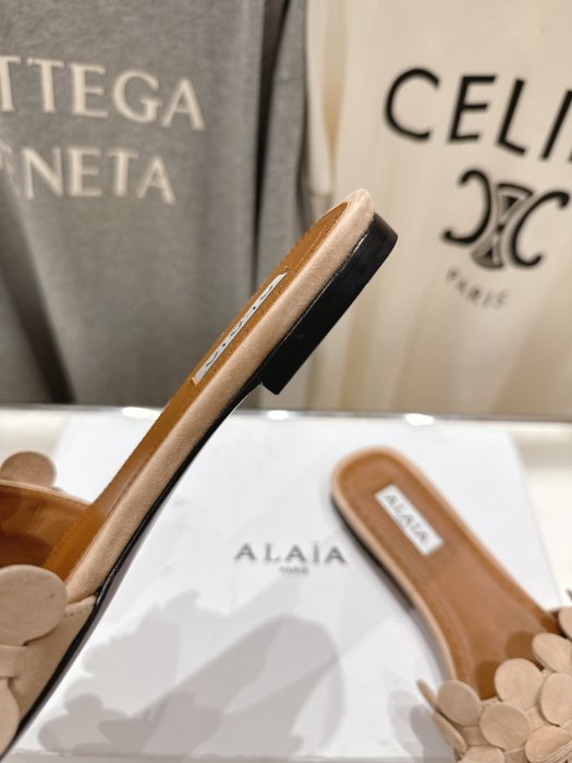 Шльопанці жіночі фото 7