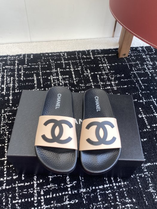 Шлепанцы женские