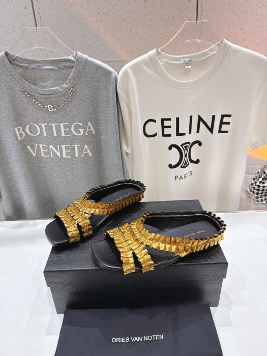 Шлепанцы фото 3