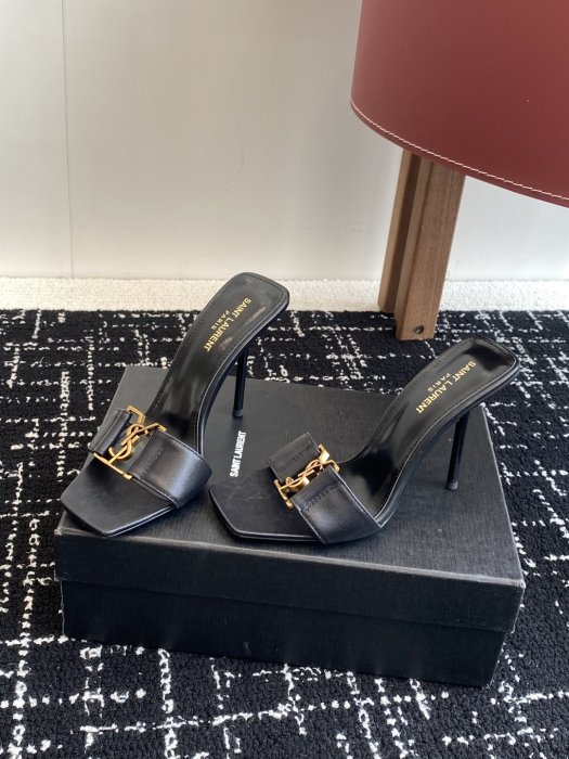 Босоножки фото 3