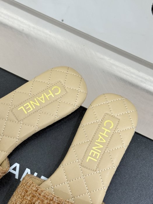 Шлепанцы женские фото 8