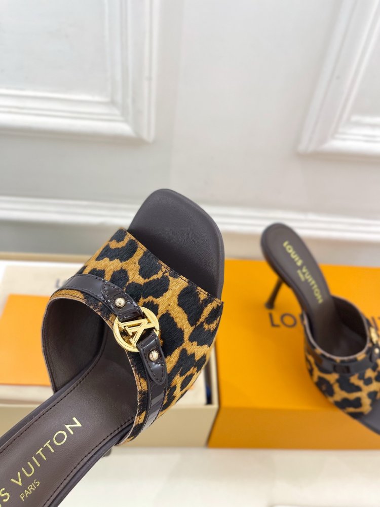 Босоножки фото 6