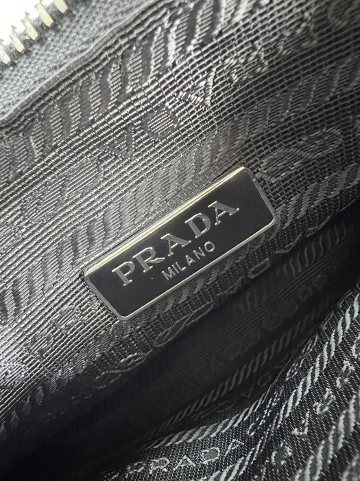 A bag women's Prada Nylon Hobo 22 cm фото 8