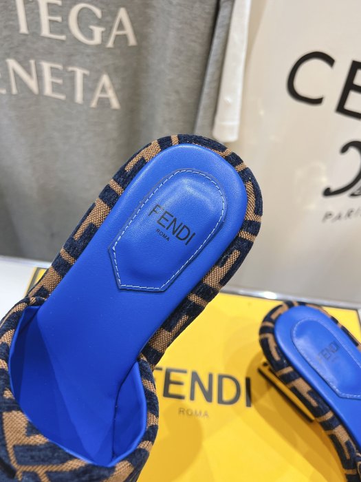 Шлепанцы фото 7