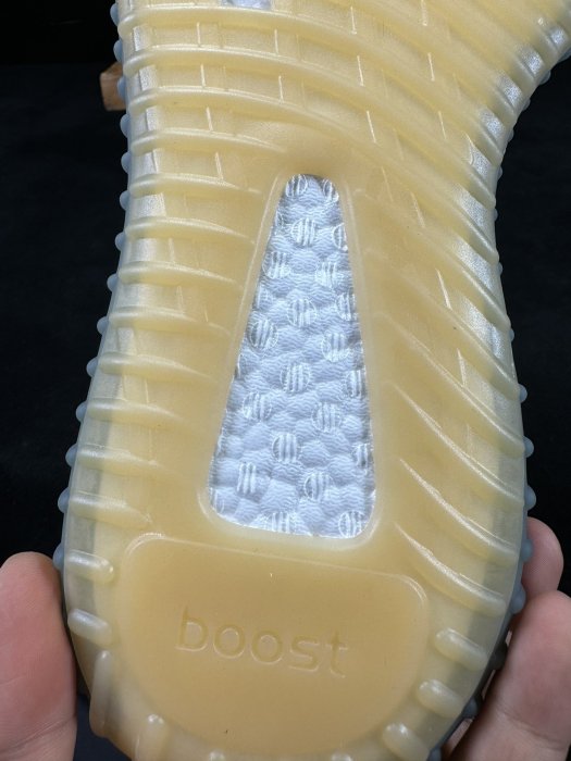 Кроссовки Yeezy 350V2 фото 8