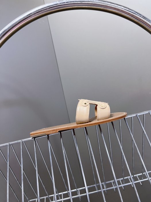 Шлепанцы женские фото 5