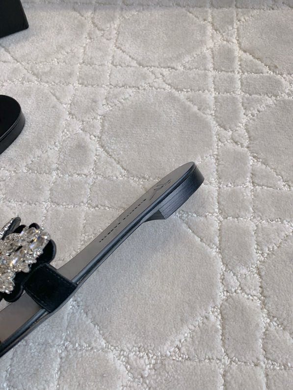 Шльопанці фото 8