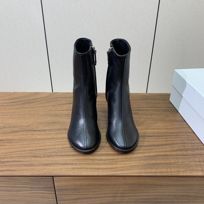 Boots women's