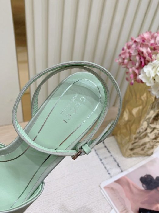 Босоножки фото 9