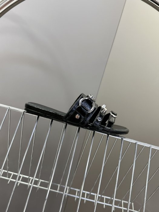 Шльопанці жіночі фото 5