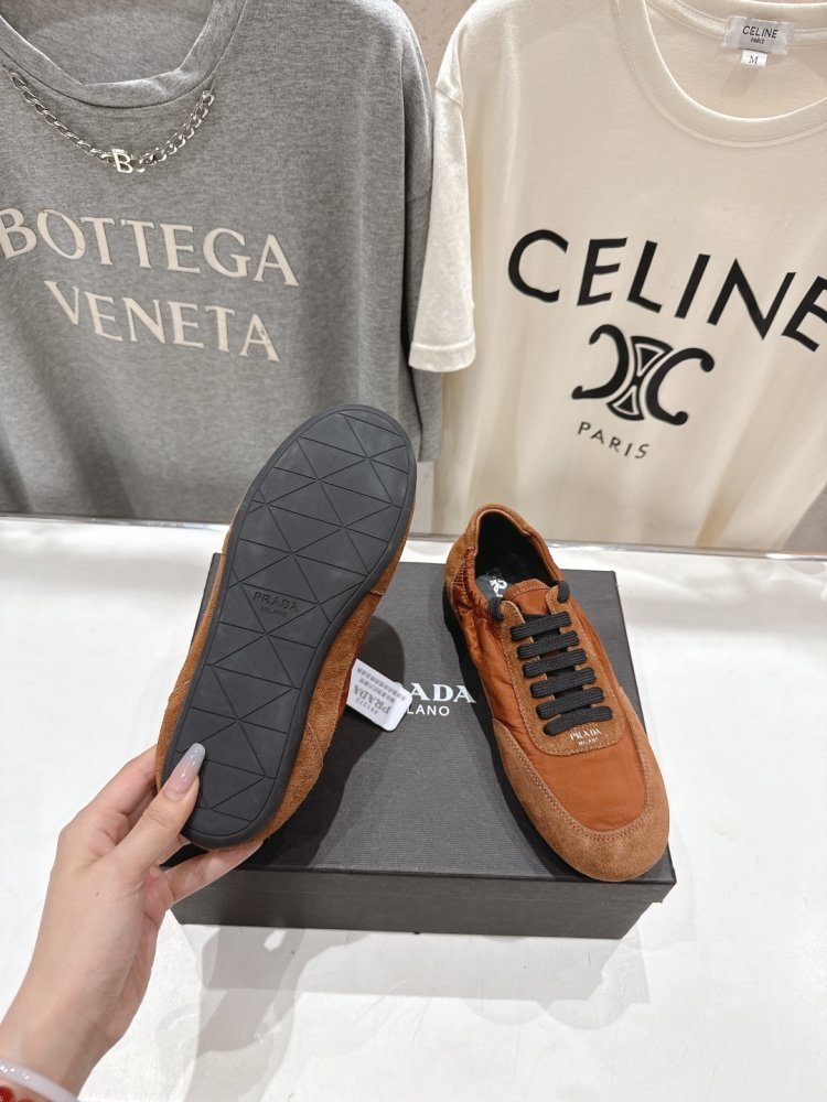 Кроссовки женские фото 9