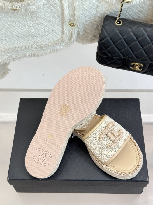 Шлепанцы женские фото 9